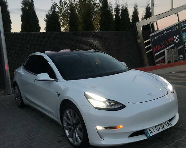 Белый Тесла Модель 3, объемом двигателя 0 л и пробегом 105 тыс. км за 22000 $, фото 3 на Automoto.ua
