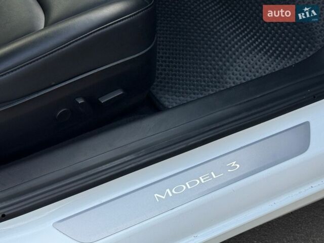 Белый Тесла Модель 3, объемом двигателя 0 л и пробегом 186 тыс. км за 13900 $, фото 35 на Automoto.ua