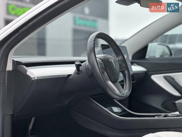 Білий Тесла Модель 3, об'ємом двигуна 0 л та пробігом 118 тис. км за 14999 $, фото 62 на Automoto.ua