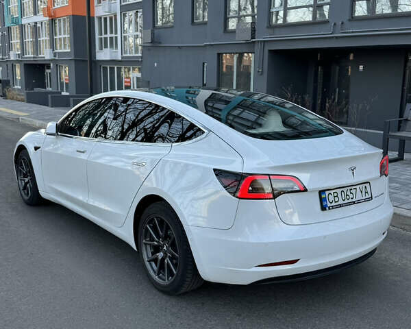 Білий Тесла Модель 3, об'ємом двигуна 0 л та пробігом 112 тис. км за 18500 $, фото 4 на Automoto.ua