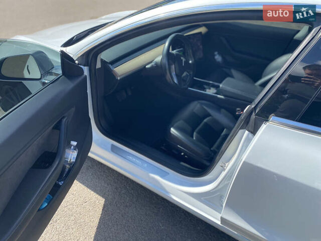 Белый Тесла Модель 3, объемом двигателя 0 л и пробегом 112 тыс. км за 18800 $, фото 9 на Automoto.ua