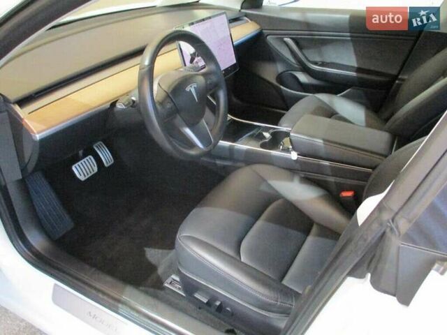 Белый Тесла Модель 3, объемом двигателя 0 л и пробегом 53 тыс. км за 6700 $, фото 9 на Automoto.ua