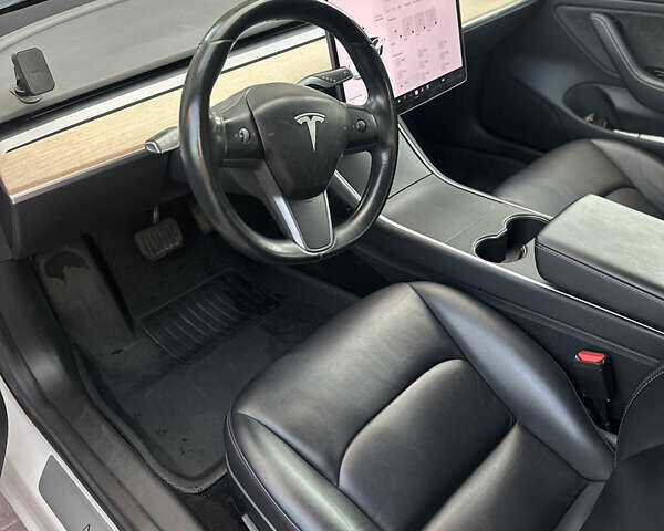 Білий Тесла Модель 3, об'ємом двигуна 0 л та пробігом 155 тис. км за 18200 $, фото 4 на Automoto.ua