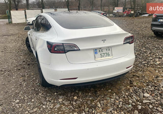 Белый Тесла Модель 3, объемом двигателя 0 л и пробегом 100 тыс. км за 15200 $, фото 2 на Automoto.ua