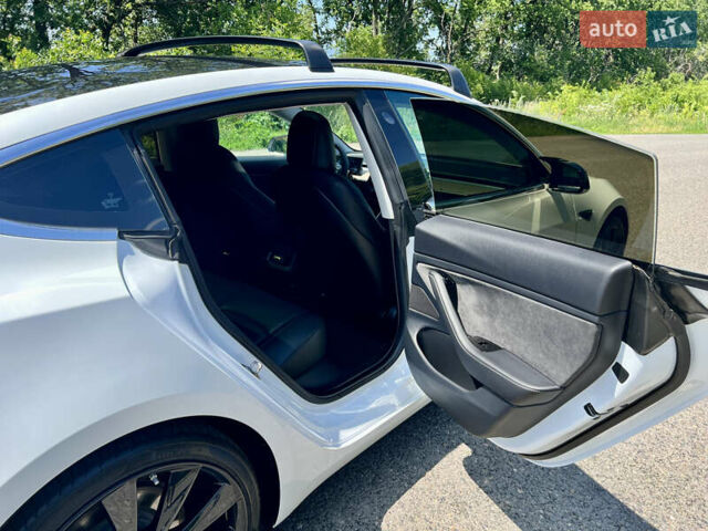 Тесла Модель 3 2018 у Александрие на Automoto.ua Білий Тесла Модель 3, об'ємом двигуна 0 л та пробігом 160 тис. км за 18600 $, фото 14 на Automoto.ua