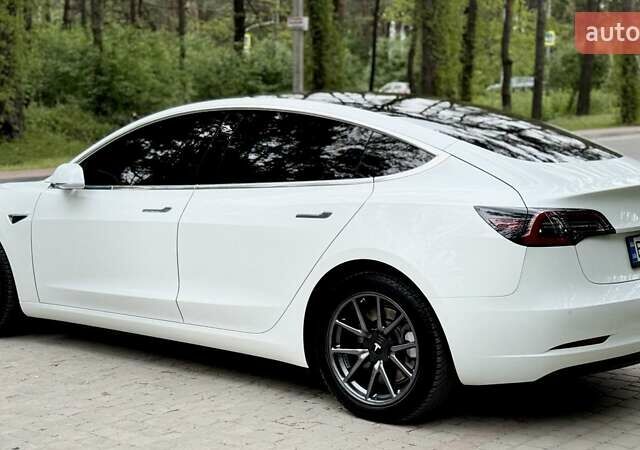 Тесла Модель 3 2018 у Львові на Automoto.ua Білий Тесла Модель 3, об'ємом двигуна 0 л та пробігом 60 тис. км за 17700 $, фото 5 на Automoto.ua