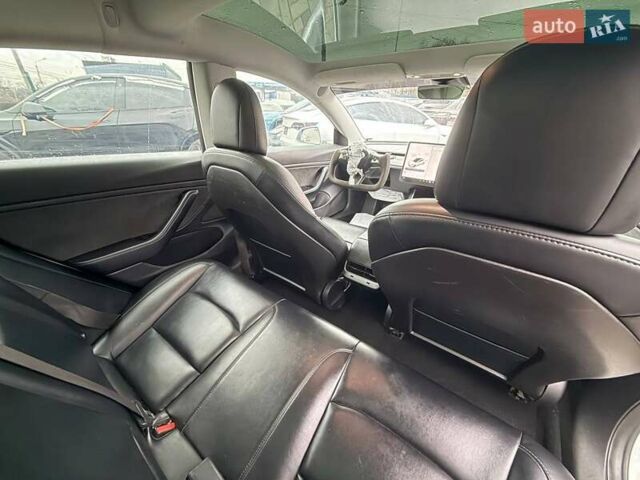 Белый Тесла Модель 3, объемом двигателя 0 л и пробегом 291 тыс. км за 10900 $, фото 5 на Automoto.ua