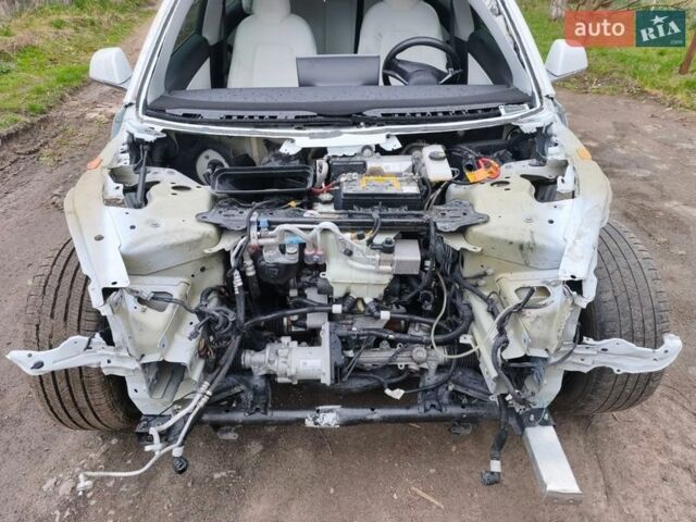 Белый Тесла Модель 3, объемом двигателя 0 л и пробегом 77 тыс. км за 11300 $, фото 9 на Automoto.ua