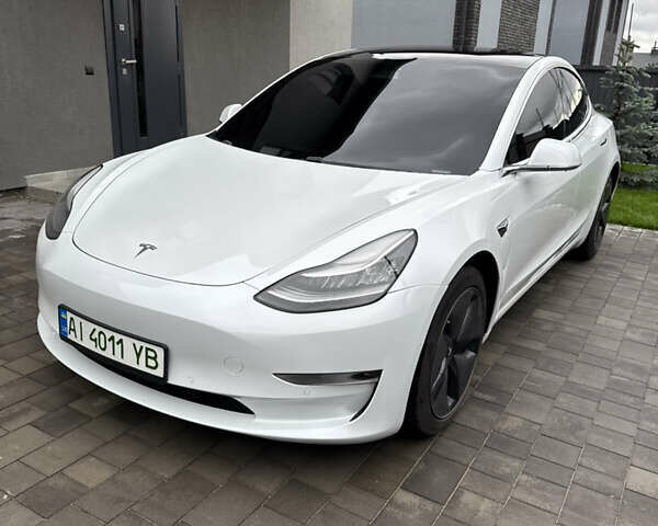 Білий Тесла Модель 3, об'ємом двигуна 0 л та пробігом 97 тис. км за 18400 $, фото 1 на Automoto.ua