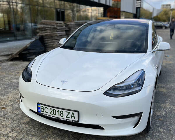 Белый Тесла Модель 3, объемом двигателя 0 л и пробегом 78 тыс. км за 27300 $, фото 4 на Automoto.ua