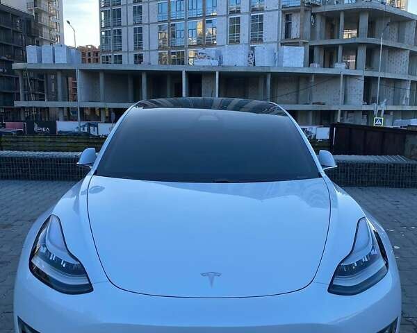 Белый Тесла Модель 3, объемом двигателя 0 л и пробегом 80 тыс. км за 17500 $, фото 1 на Automoto.ua