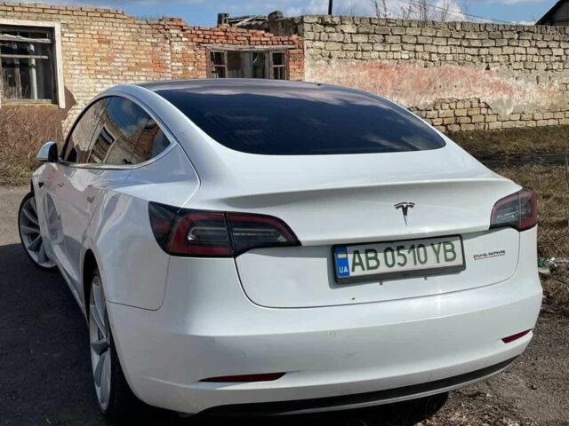 Білий Тесла Модель 3, об'ємом двигуна 0 л та пробігом 51 тис. км за 18500 $, фото 2 на Automoto.ua