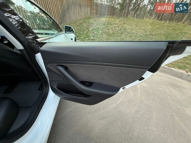 Белый Тесла Модель 3, объемом двигателя 0 л и пробегом 186 тыс. км за 13900 $, фото 33 на Automoto.ua