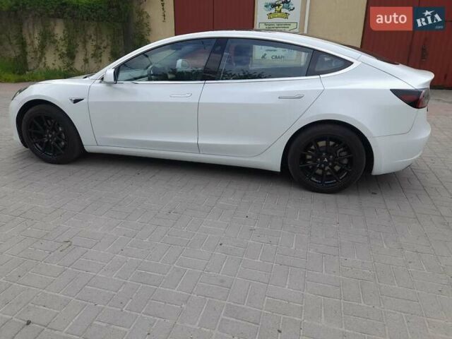 Белый Тесла Модель 3, объемом двигателя 0 л и пробегом 76 тыс. км за 21900 $, фото 7 на Automoto.ua