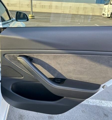 Білий Тесла Модель 3, об'ємом двигуна 0 л та пробігом 95 тис. км за 17200 $, фото 9 на Automoto.ua