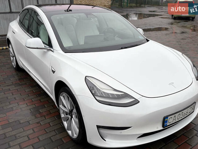 Білий Тесла Модель 3, об'ємом двигуна 0 л та пробігом 41 тис. км за 20000 $, фото 3 на Automoto.ua
