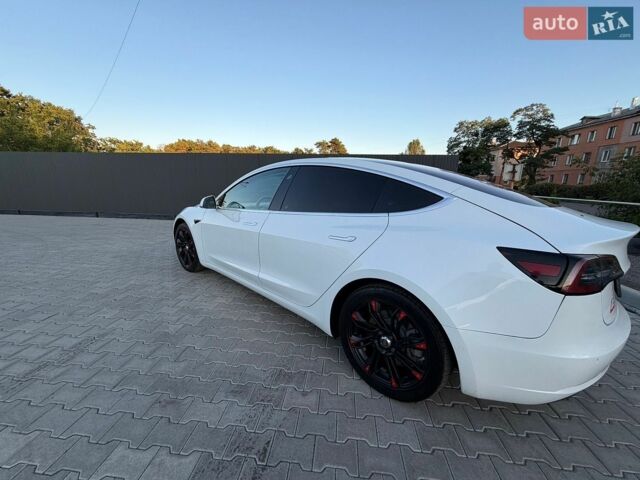 Белый Тесла Модель 3, объемом двигателя 0 л и пробегом 240 тыс. км за 18000 $, фото 2 на Automoto.ua