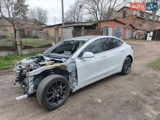 Белый Тесла Модель 3, объемом двигателя 0 л и пробегом 77 тыс. км за 9100 $, фото 1 на Automoto.ua