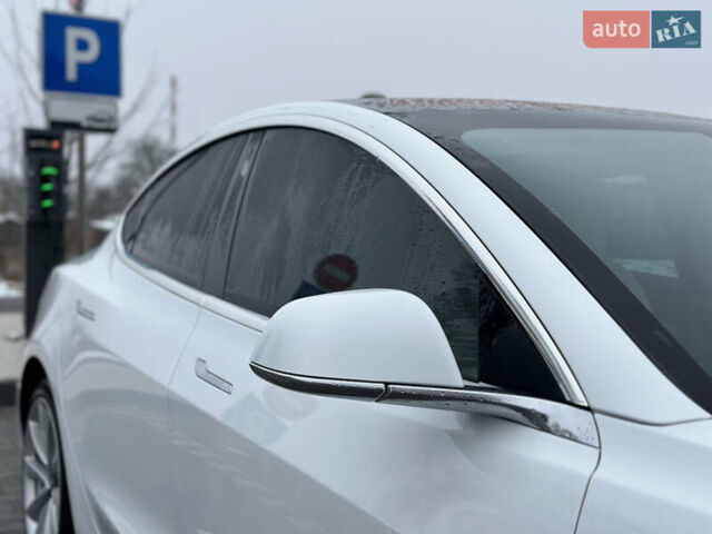Білий Тесла Модель 3, об'ємом двигуна 0 л та пробігом 118 тис. км за 14999 $, фото 16 на Automoto.ua