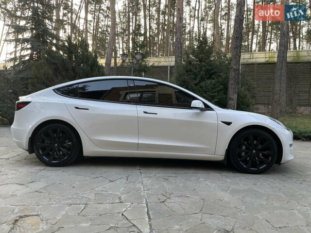 Белый Тесла Модель 3, объемом двигателя 0 л и пробегом 105 тыс. км за 17999 $, фото 3 на Automoto.ua