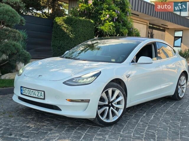 Белый Тесла Модель 3, объемом двигателя 0 л и пробегом 145 тыс. км за 16600 $, фото 2 на Automoto.ua
