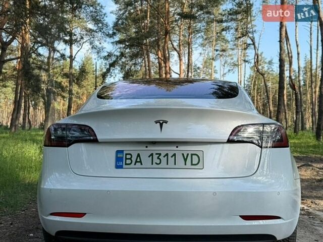 Белый Тесла Модель 3, объемом двигателя 0 л и пробегом 204 тыс. км за 14499 $, фото 3 на Automoto.ua