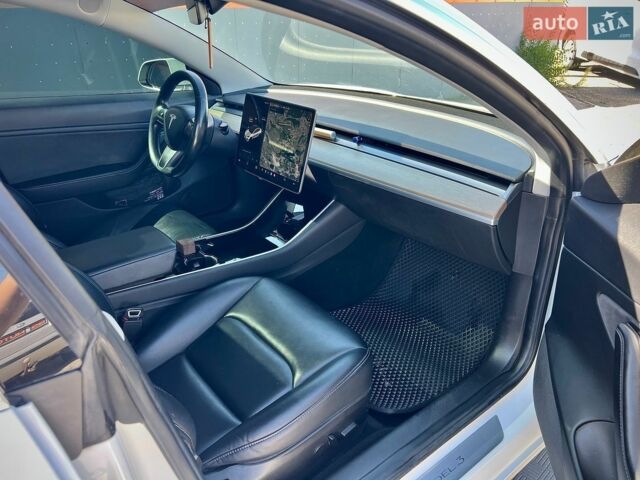 Белый Тесла Модель 3, объемом двигателя 0 л и пробегом 95 тыс. км за 17500 $, фото 12 на Automoto.ua