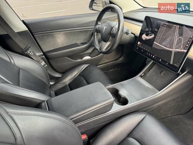 Белый Тесла Модель 3, объемом двигателя 0 л и пробегом 299 тыс. км за 16000 $, фото 13 на Automoto.ua