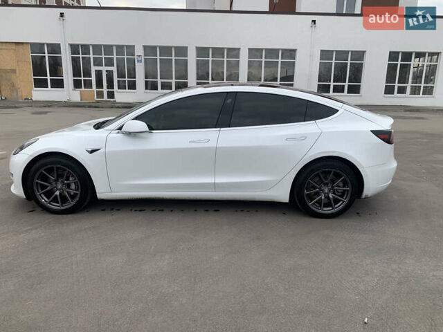 Тесла Модель 3 2018 у Києві на Automoto.ua Білий Тесла Модель 3, об'ємом двигуна 0 л та пробігом 65 тис. км за 15300 $, фото 13 на Automoto.ua