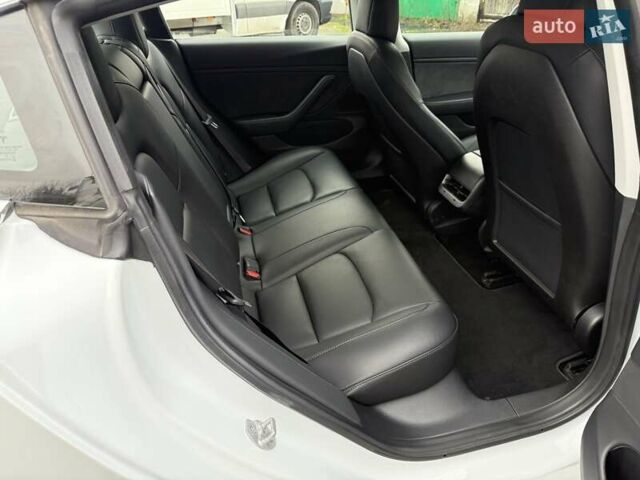 Білий Тесла Модель 3, об'ємом двигуна 0 л та пробігом 93 тис. км за 15800 $, фото 12 на Automoto.ua