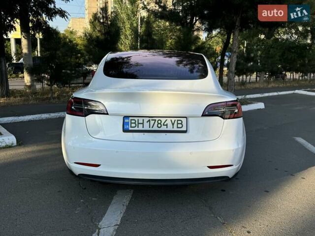 Білий Тесла Модель 3, об'ємом двигуна 0 л та пробігом 99 тис. км за 16999 $, фото 7 на Automoto.ua