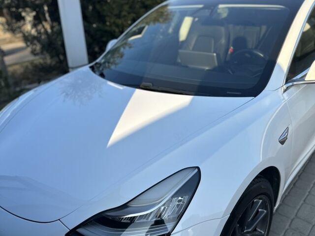 Білий Тесла Модель 3, об'ємом двигуна 0 л та пробігом 98 тис. км за 16900 $, фото 2 на Automoto.ua