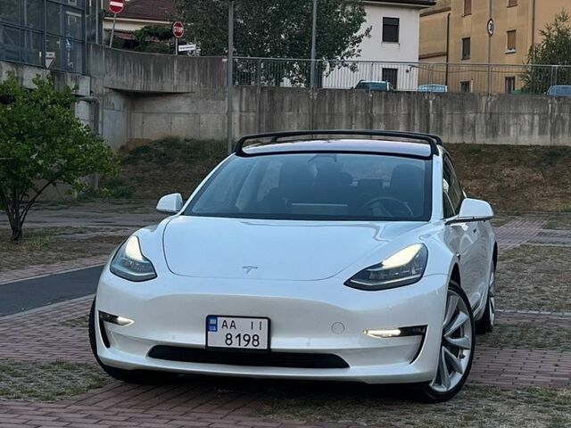 Белый Тесла Модель 3, объемом двигателя 0 л и пробегом 165 тыс. км за 25000 $, фото 3 на Automoto.ua