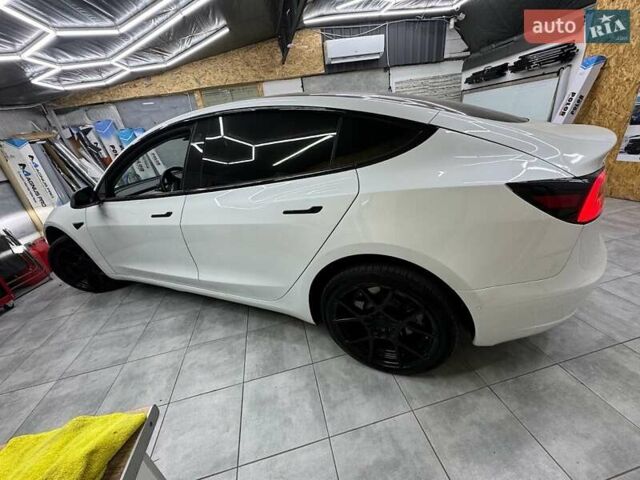 Белый Тесла Модель 3, объемом двигателя 0 л и пробегом 177 тыс. км за 22999 $, фото 9 на Automoto.ua