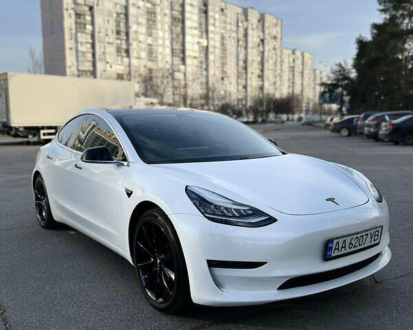 Білий Тесла Модель 3, об'ємом двигуна 0 л та пробігом 195 тис. км за 16000 $, фото 2 на Automoto.ua