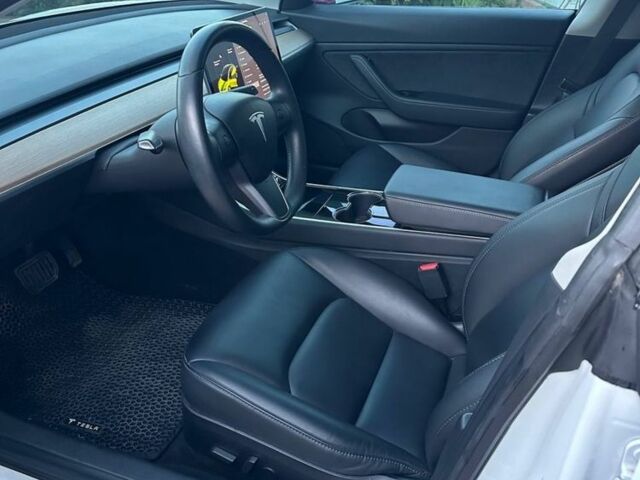 Белый Тесла Модель 3, объемом двигателя 0 л и пробегом 92 тыс. км за 19000 $, фото 6 на Automoto.ua