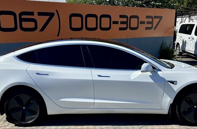 Белый Тесла Модель 3, объемом двигателя 0 л и пробегом 95 тыс. км за 17497 $, фото 4 на Automoto.ua