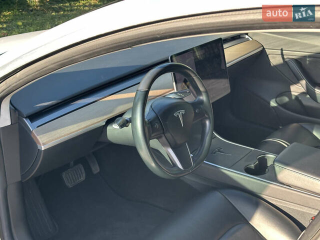 Білий Тесла Модель 3, об'ємом двигуна 0 л та пробігом 94 тис. км за 16800 $, фото 22 на Automoto.ua