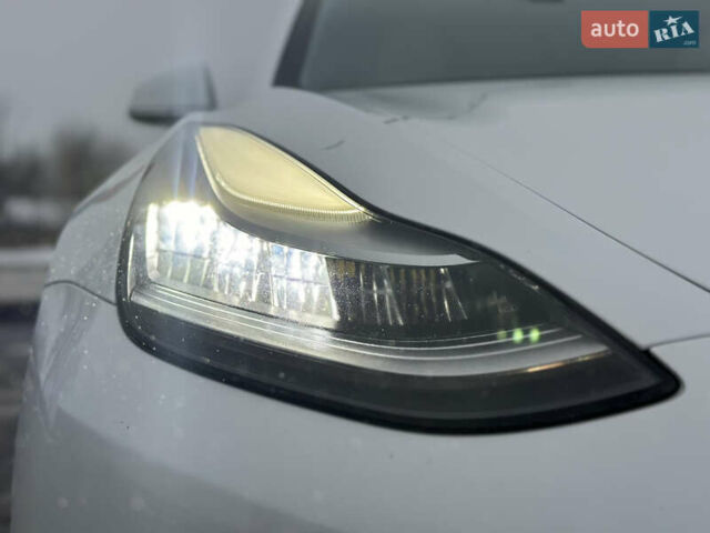 Білий Тесла Модель 3, об'ємом двигуна 0 л та пробігом 118 тис. км за 14999 $, фото 10 на Automoto.ua