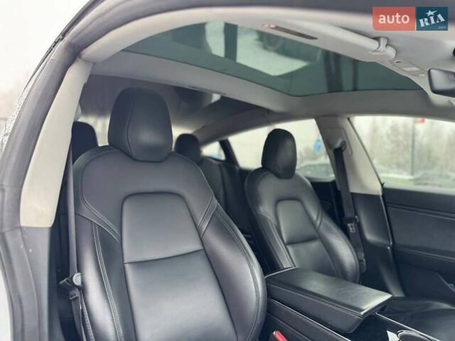 Білий Тесла Модель 3, об'ємом двигуна 0 л та пробігом 140 тис. км за 16000 $, фото 13 на Automoto.ua