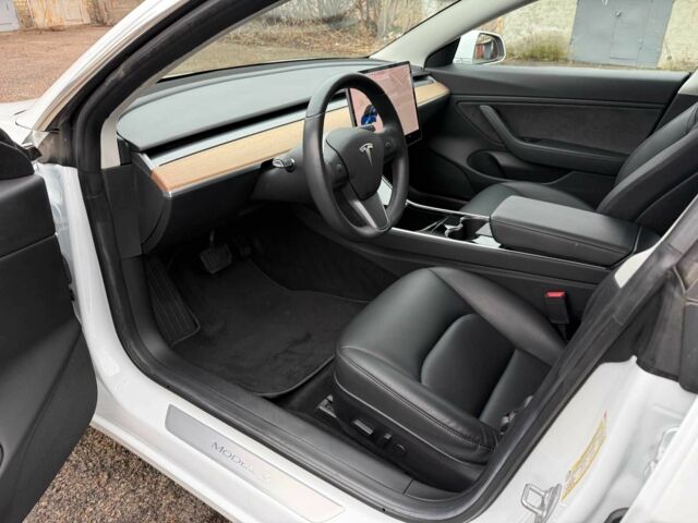 Білий Тесла Модель 3, об'ємом двигуна 0 л та пробігом 93 тис. км за 15800 $, фото 17 на Automoto.ua