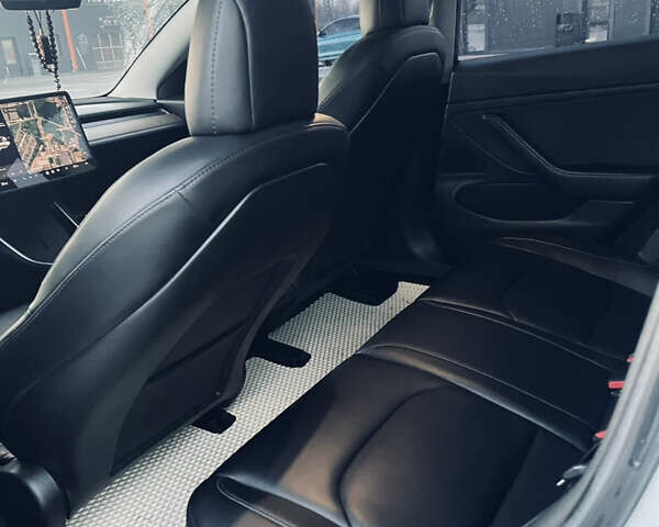 Білий Тесла Модель 3, об'ємом двигуна 0 л та пробігом 172 тис. км за 16500 $, фото 17 на Automoto.ua