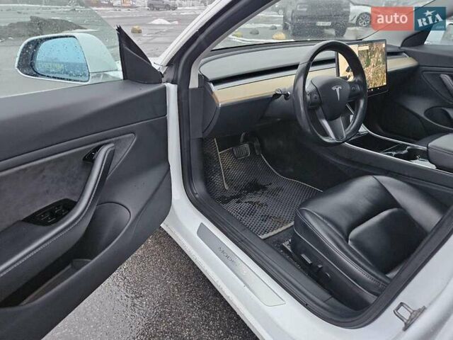 Белый Тесла Модель 3, объемом двигателя 0 л и пробегом 100 тыс. км за 14900 $, фото 11 на Automoto.ua