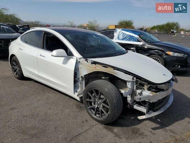 Тесла Модель 3 2018 в Львове на Automoto.ua Белый Тесла Модель 3, объемом двигателя 0 л и пробегом 37 тыс. км за 3000 $, фото 3 на Automoto.ua