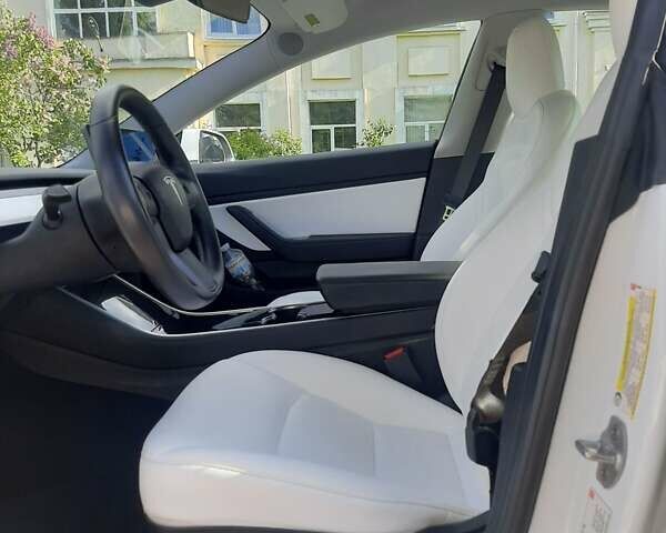 Белый Тесла Модель 3, объемом двигателя 0 л и пробегом 40 тыс. км за 21500 $, фото 13 на Automoto.ua