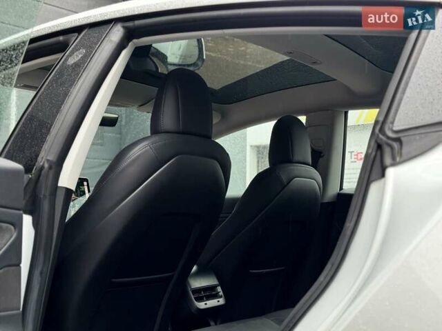 Білий Тесла Модель 3, об'ємом двигуна 0 л та пробігом 35 тис. км за 19500 $, фото 14 на Automoto.ua