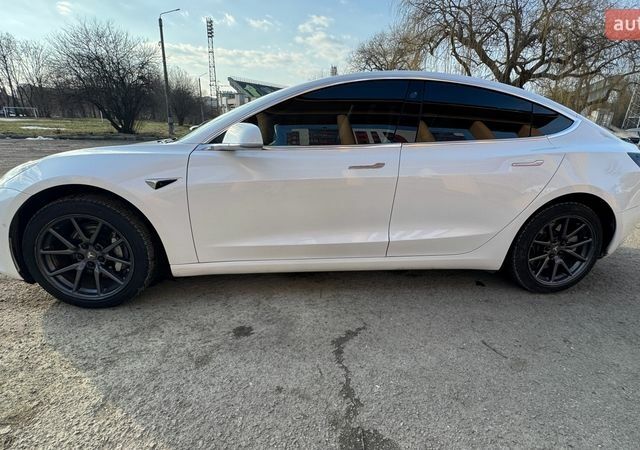 Білий Тесла Модель 3, об'ємом двигуна 0 л та пробігом 136 тис. км за 15950 $, фото 3 на Automoto.ua