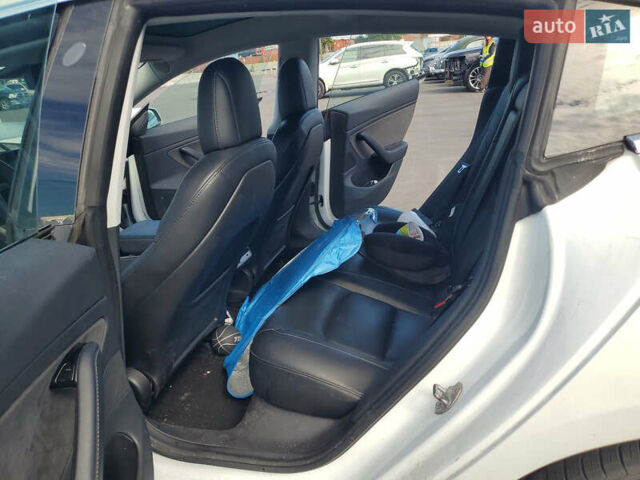 Белый Тесла Модель 3, объемом двигателя 0 л и пробегом 250 тыс. км за 10800 $, фото 9 на Automoto.ua