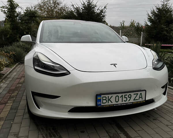 Белый Тесла Модель 3, объемом двигателя 0 л и пробегом 123 тыс. км за 16499 $, фото 2 на Automoto.ua