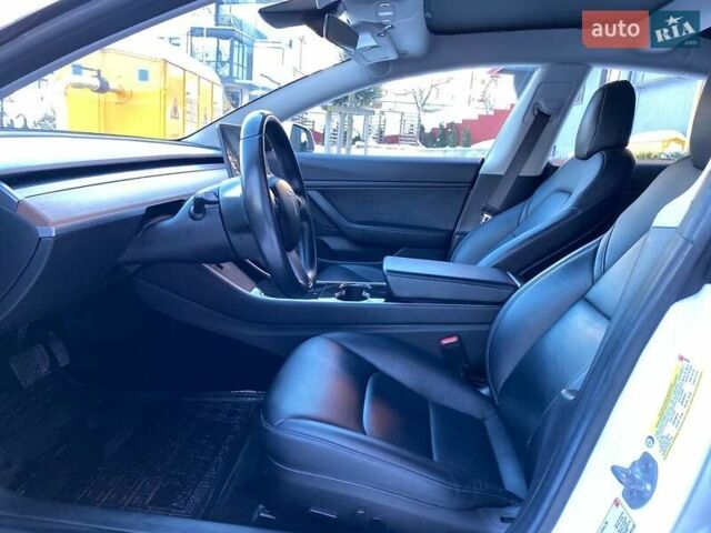 Білий Тесла Модель 3, об'ємом двигуна 0 л та пробігом 99 тис. км за 18200 $, фото 11 на Automoto.ua